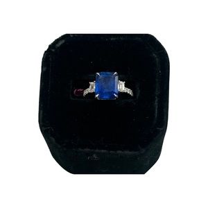 Authentic 18KG 5.04 Ct Sapphire Luxury Ring